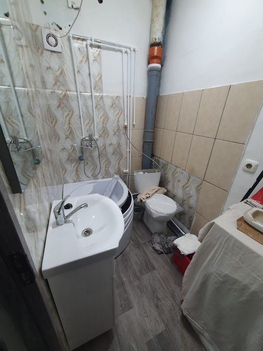 Închiriez cameră camin (Garsonieră)