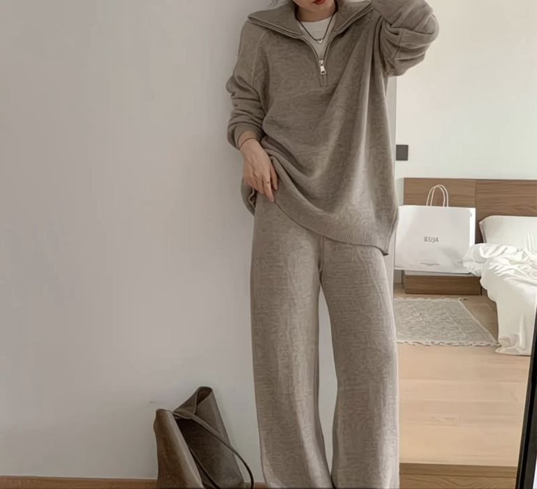 Костюм шерстяной , на высокий рост( 170-175) штаны длинные.