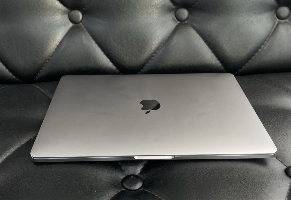 Apple MacBook Pro 2019 в хорошем состояние