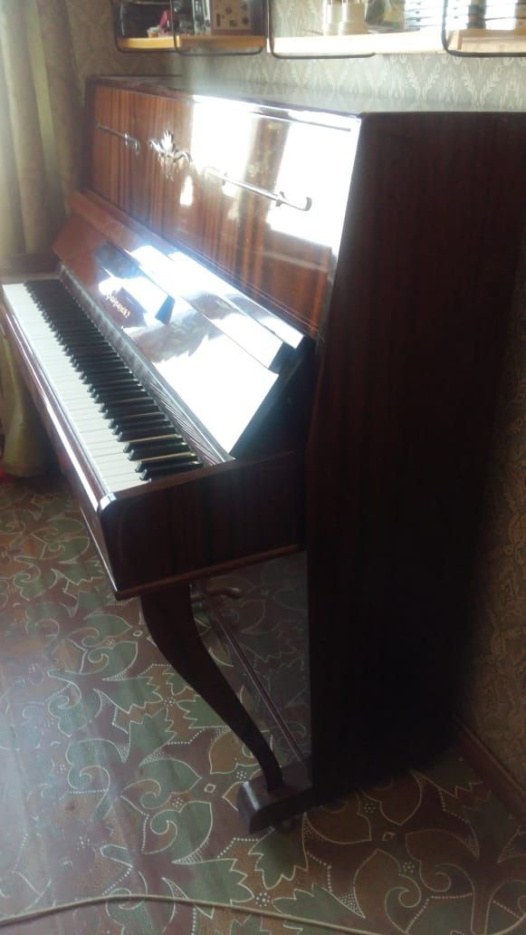 Продам  пианино Фантазия 2.