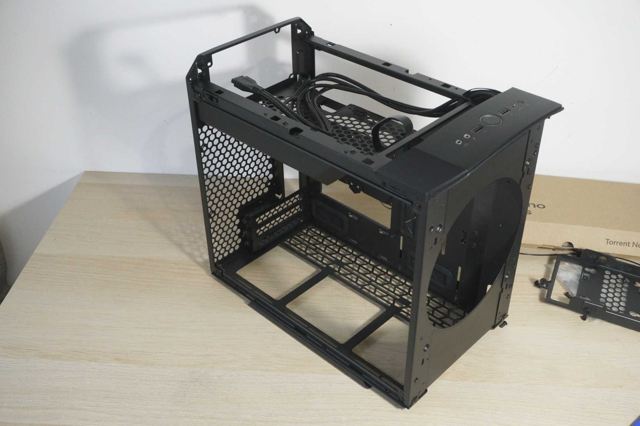 mini ITX кутия Fractal Design Torrent Nano (вкл ДДС)