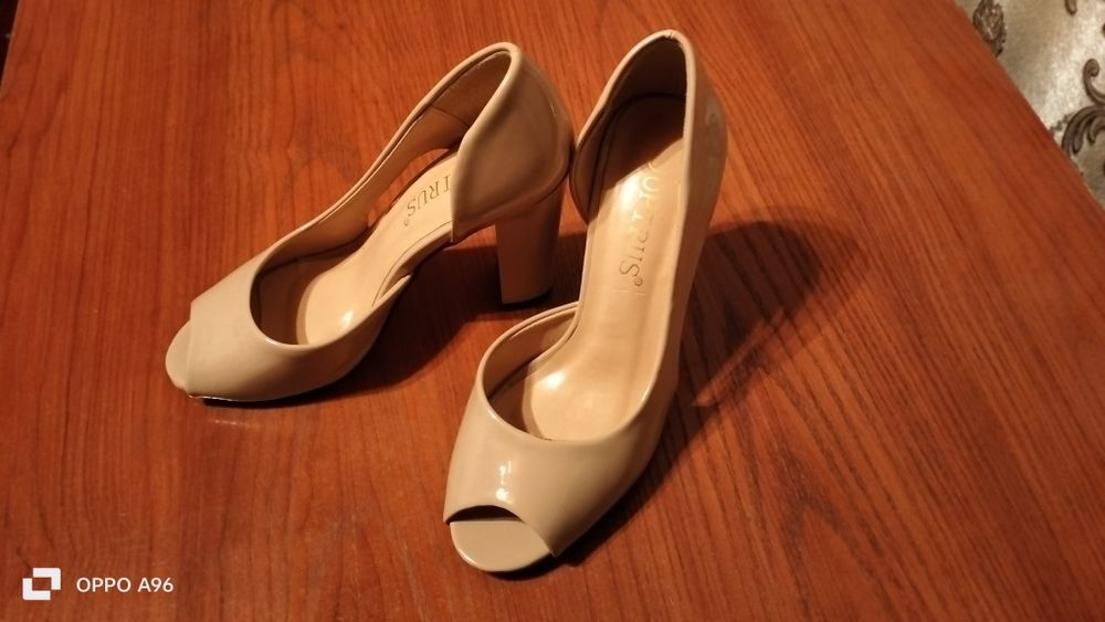 Женскые туфли размер 35