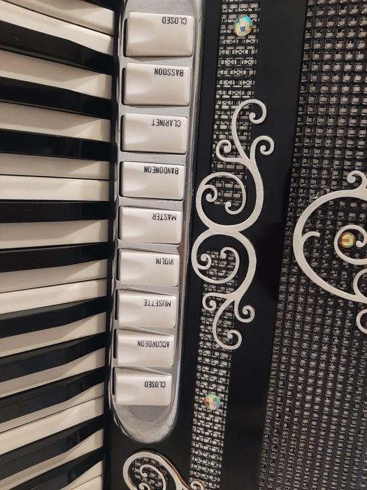 Vând acordeon SISME  120 basi