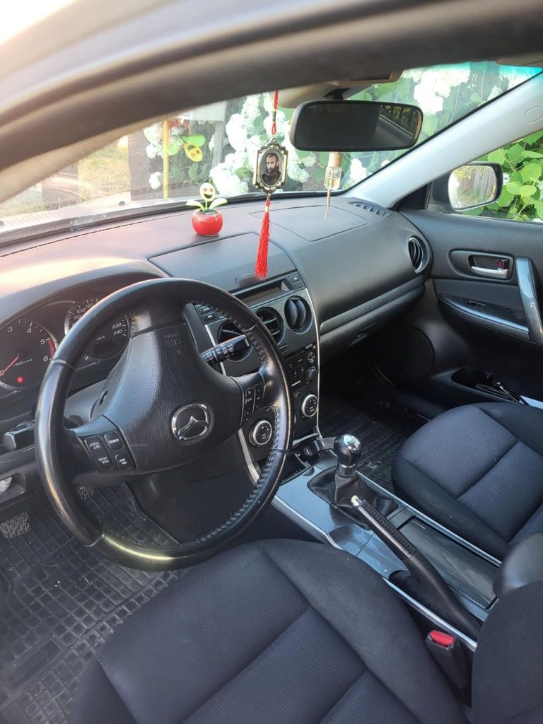 Vând MAZDA ȘASE în stare bună