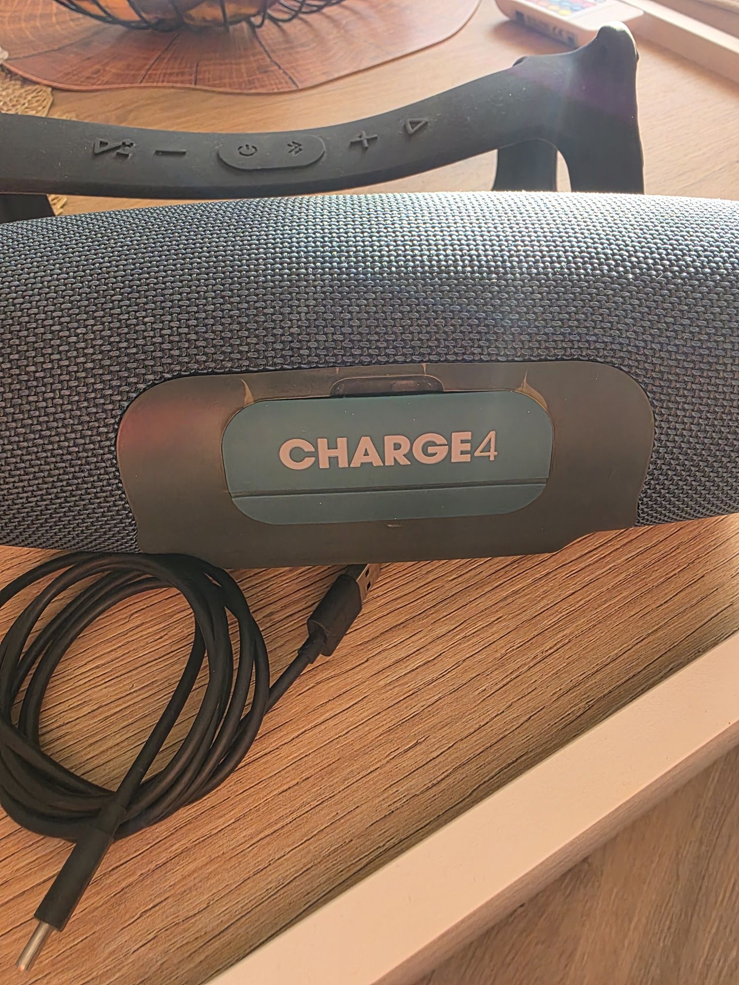 Продавам Jbl charge 4.