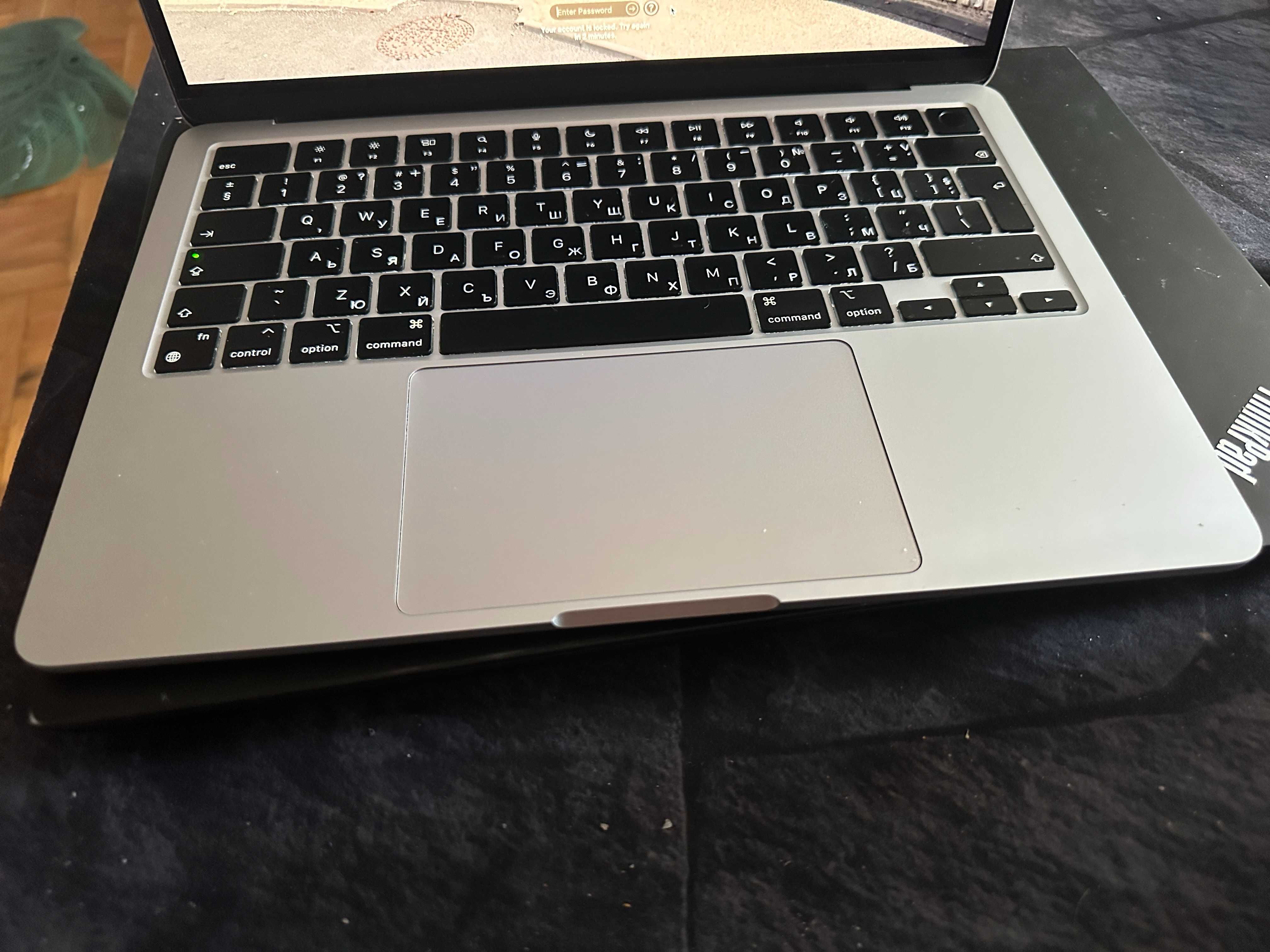 MacBook Air M2 512 GB SSD С лазерна кирилизация на клавиатурата.