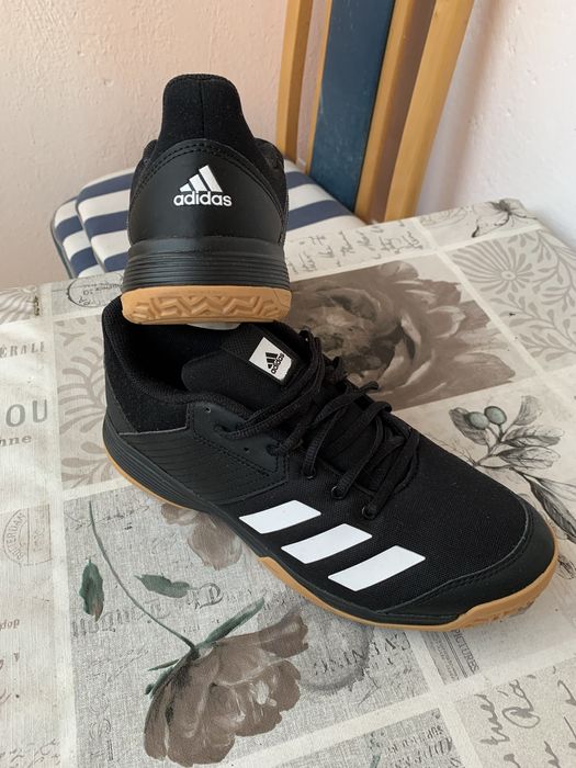 Adidasi marca Adidas
