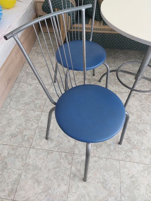 Продавам комплект маса със столове