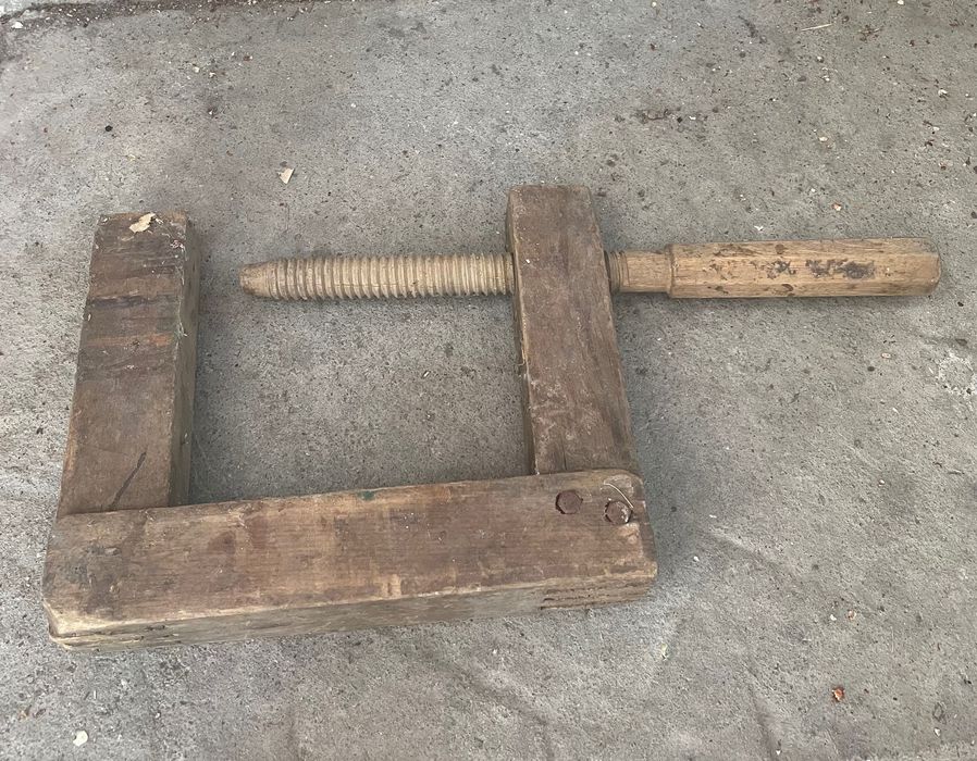 Menghină din lemn, pentru tâmplărie.