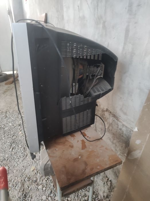 Sony tv ishleydi korpusda singan  joyi bor