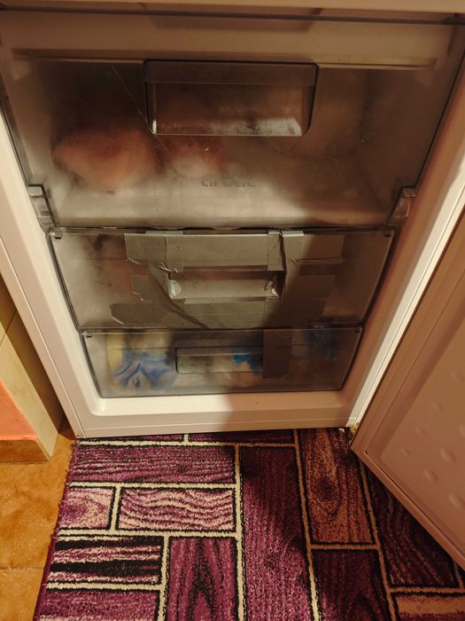 Vând combina frigorifica arctic