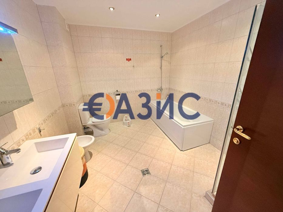 Продава се Четиристаен апартамент в Свети Влас - 205 кв.м за 896 €/кв.м - Снимка #12