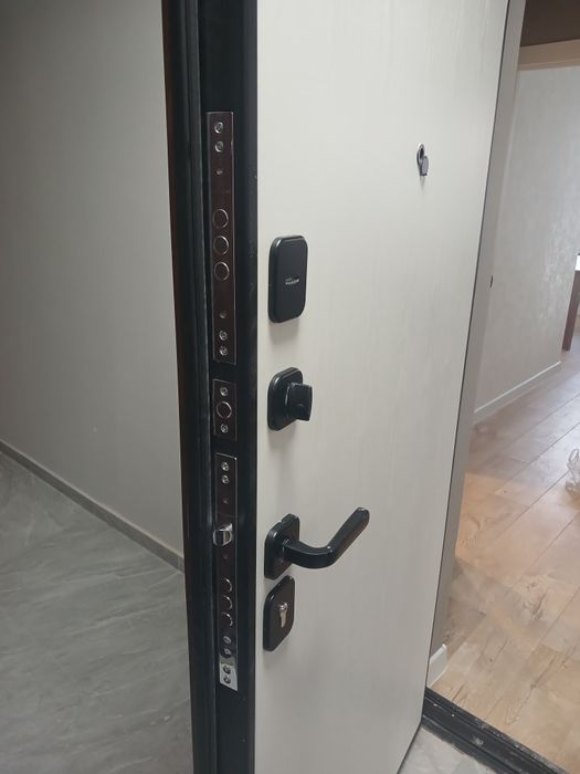 Срочно продам входной дверь