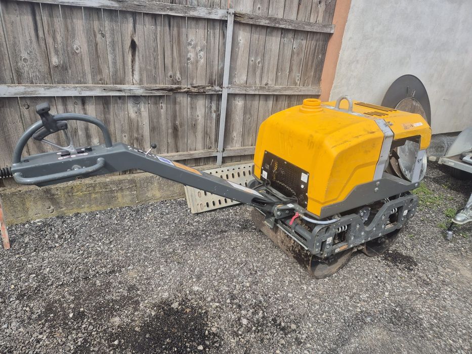 Cilindru compactor de Închiriat