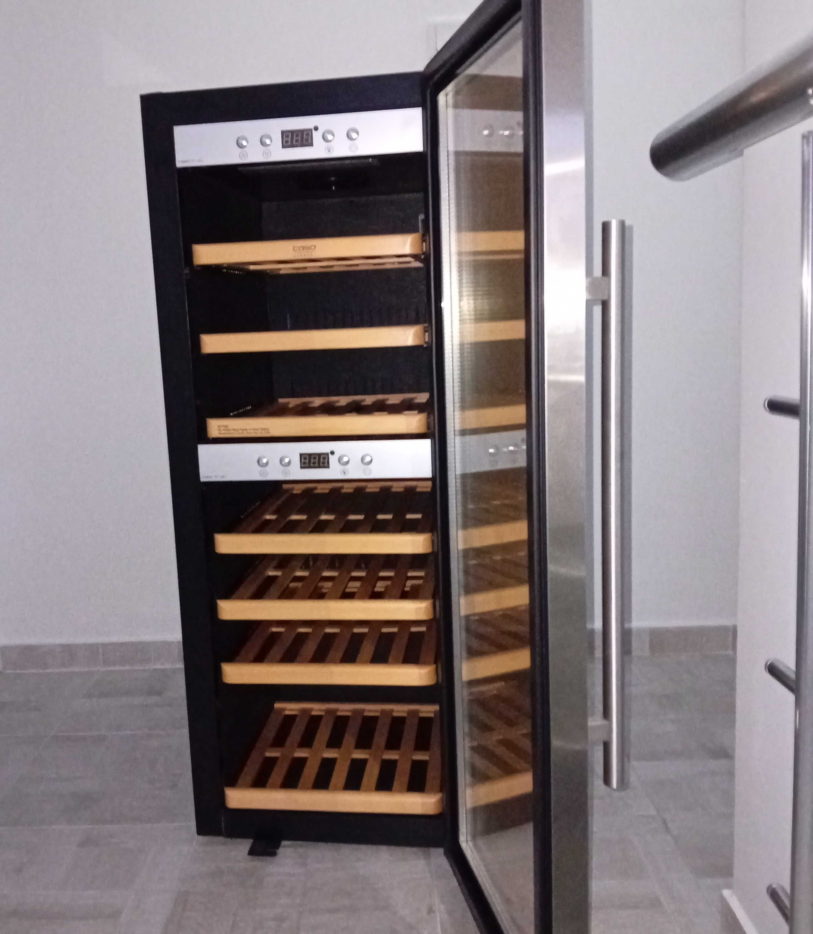 Хладилна витрина за охлаждане на вино CASO DESING- WineComfort 24