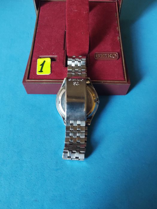 Часовници Seiko guartz и Seiko-5 модел от 1970 година