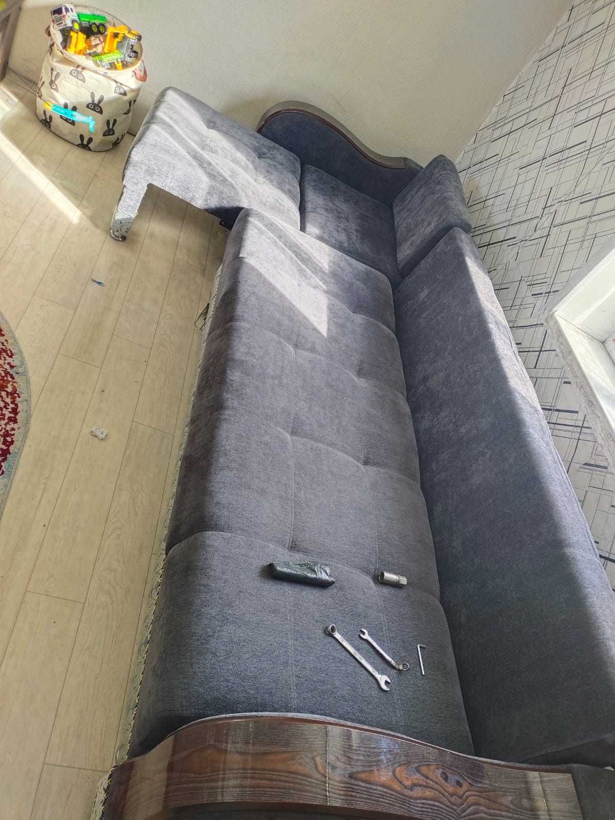 Продается диван угловой