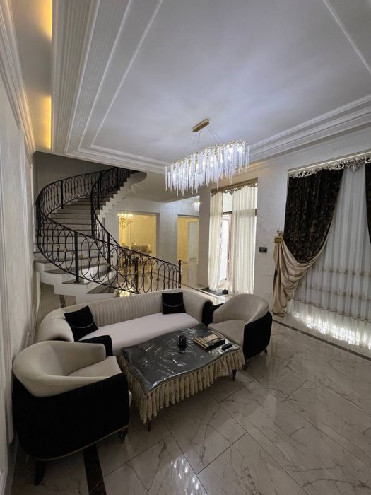 Srochna Uchaska sotiladi Komolon mahalada