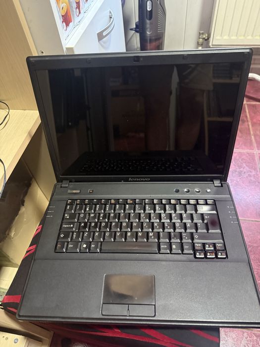 OCAZIE Laptop perfect functional + Bonus colectie 100 jocuri