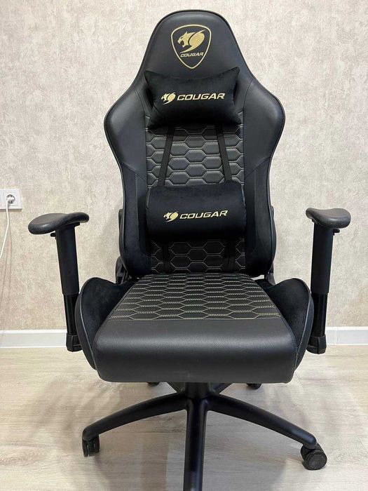 Игровое кресло COUGAR OUTRIDER ROYAL (Black-Gold)