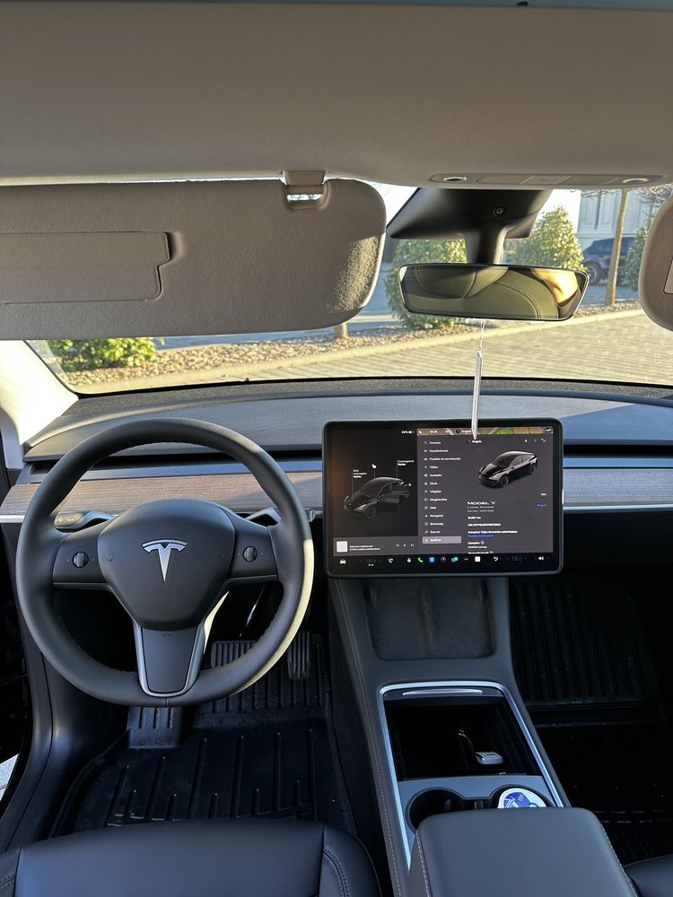 Tesla Model Y LongRange+AB