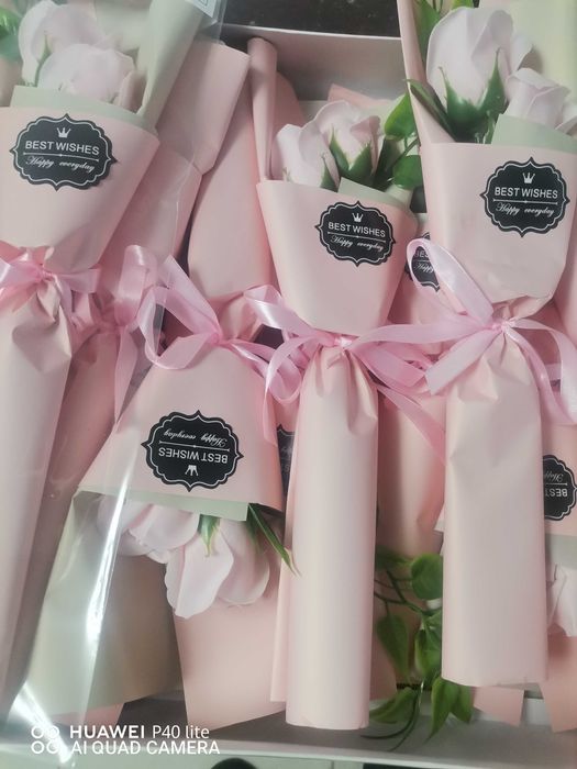 Aranjamente flori diferite.