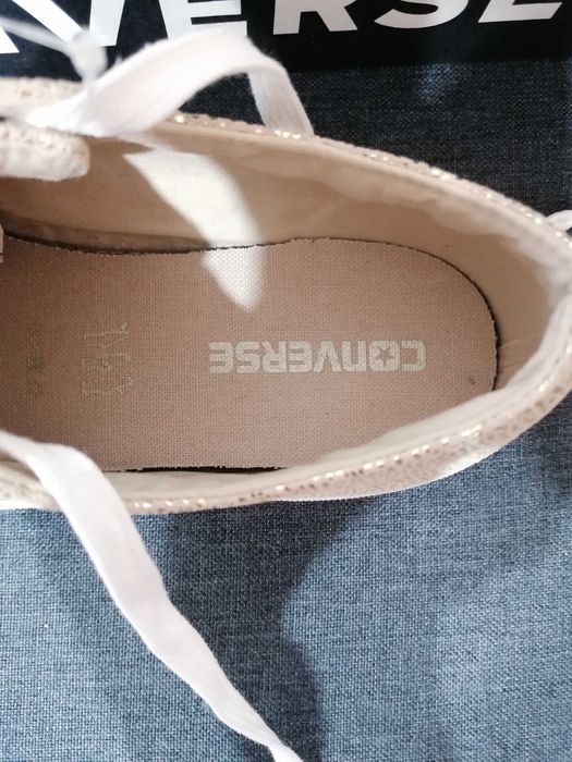 Оригинални чисто нови кецове Converse