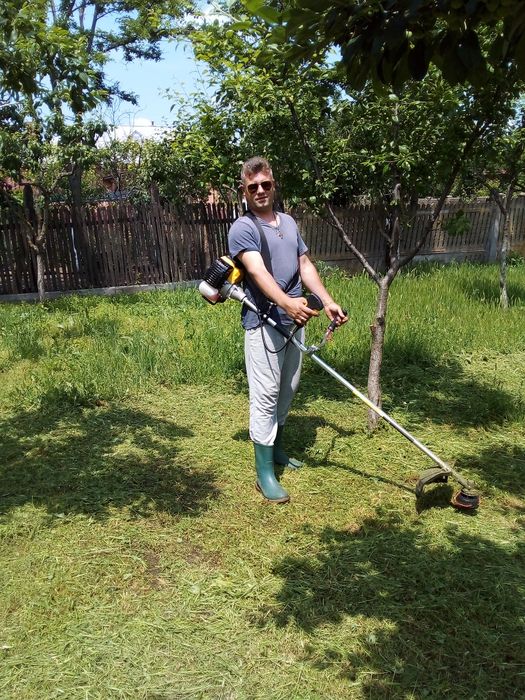 Prelucrarea solului cu motosapa și tăieri de iarbă cu motocoasa și cu