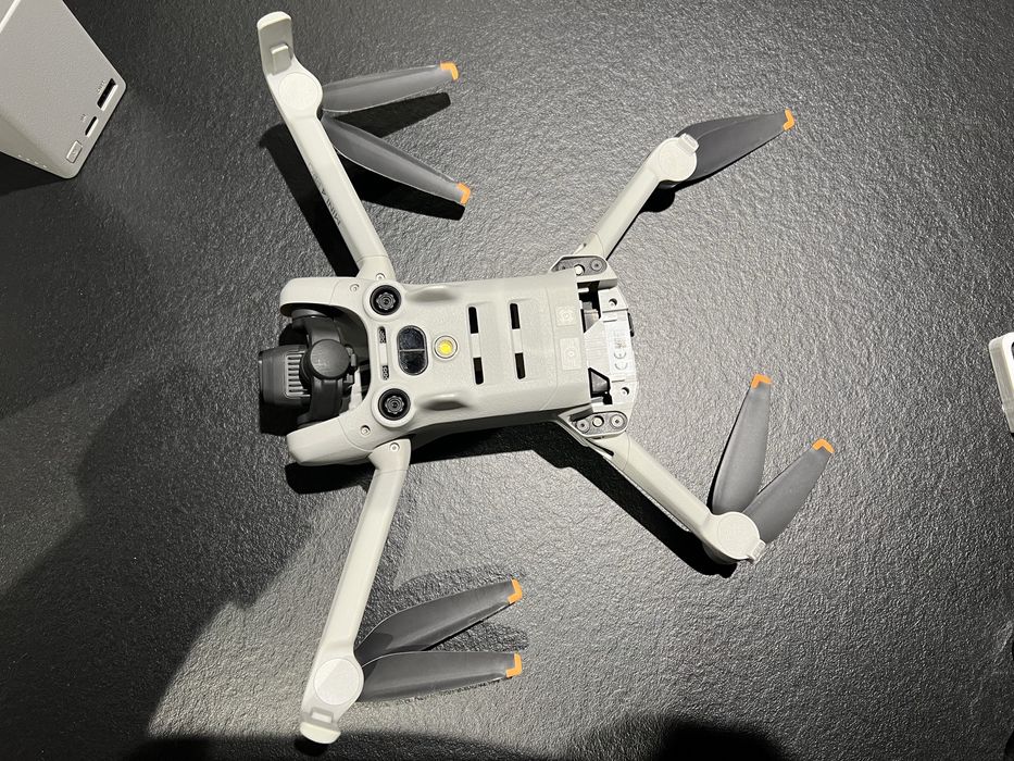 Drona DJI Mini 4 Pro Fly More Combo