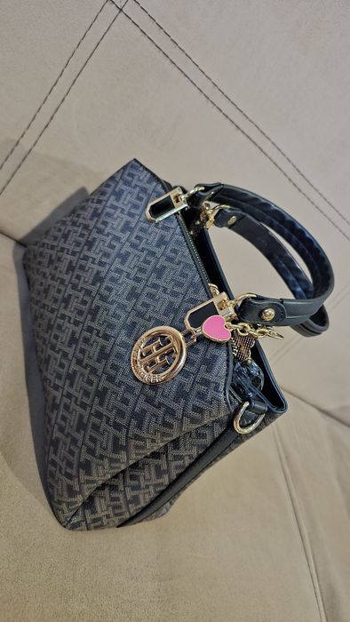 *Нова* Дамска кожена чанта Tommy Hilfiger