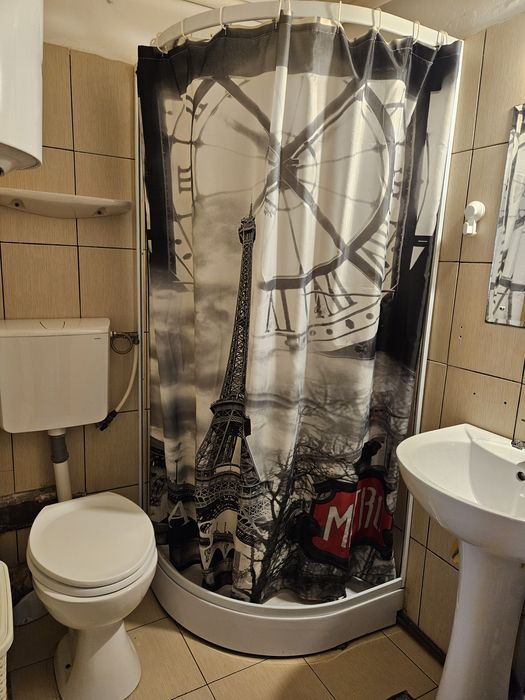 Închiriez garsonieră