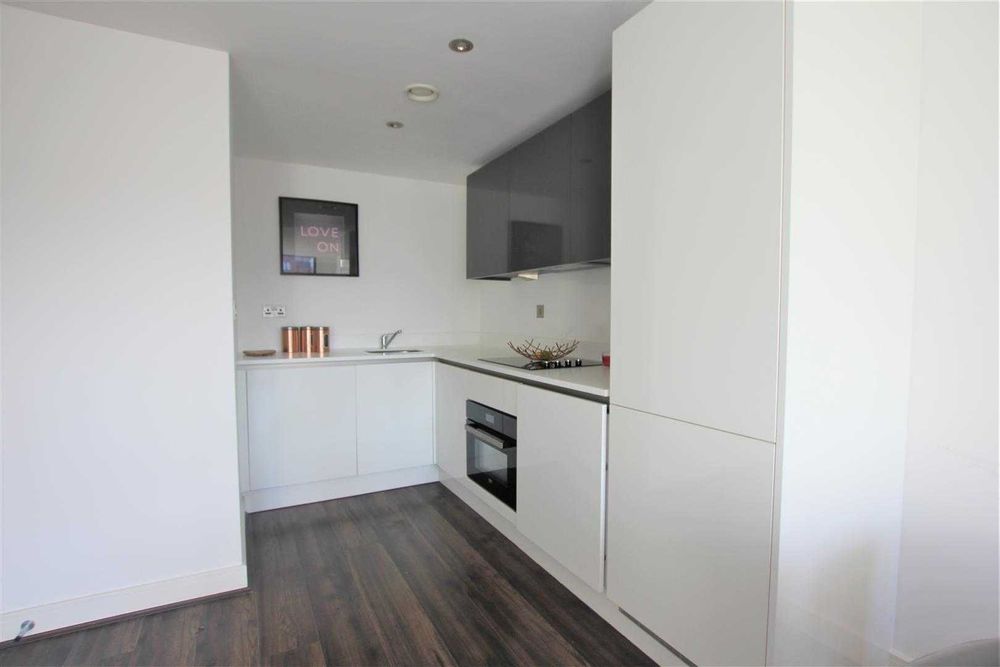 Дава се под наем Двустаен апартамент в София, Център - 56 кв.м за 397.8 € - Снимка #2