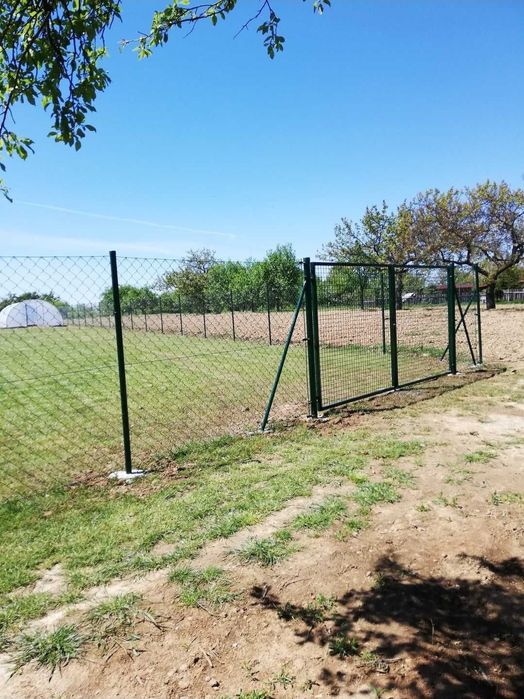 Porți și garduri ecxecutam garduri din plasa bordurata