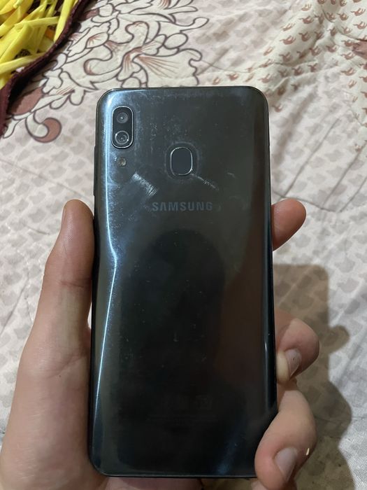 Samsung a 30 yaxshi holatda