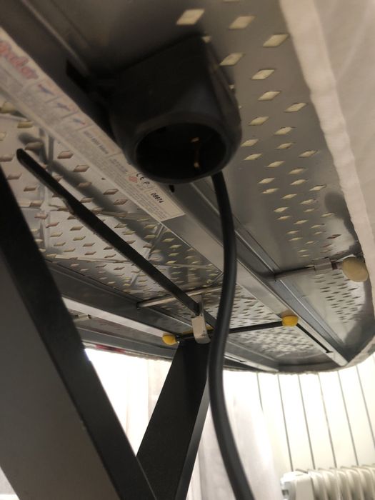 Masa de calcat, priza incorporara