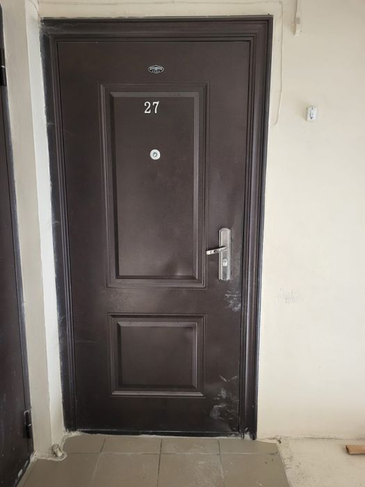 Продам входную (наружную) дверь