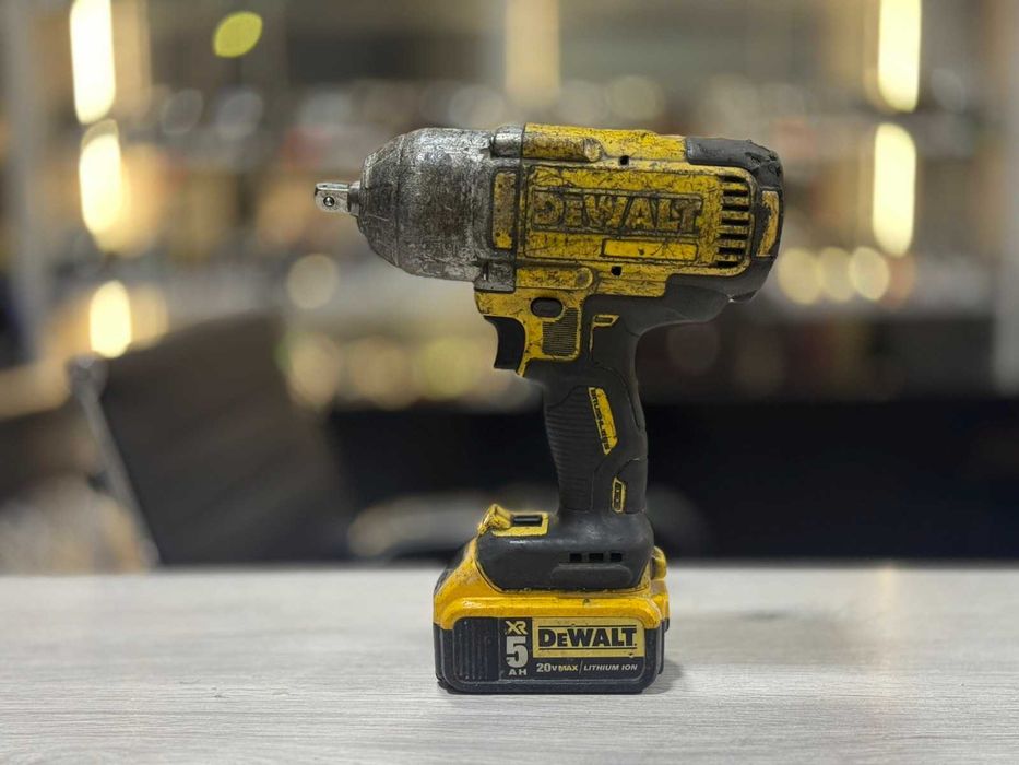 Акумулаторен ударен гайковерт DeWALT DCF899P2 с батерия