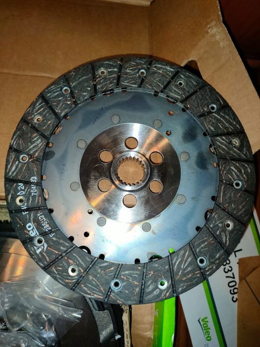 Vând ambreiaj cu volanta masa dubla BMW E90 E91 E60 E61 E84 2.0 837093