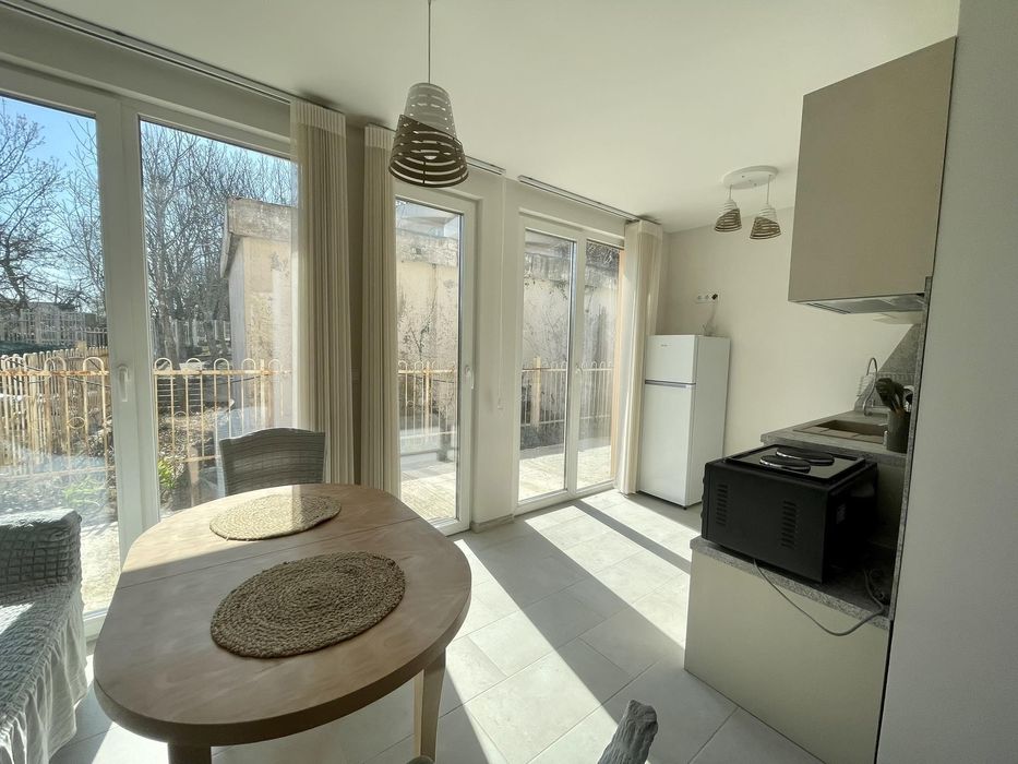 Двуетажна къща, под наем, м-т Ален мак