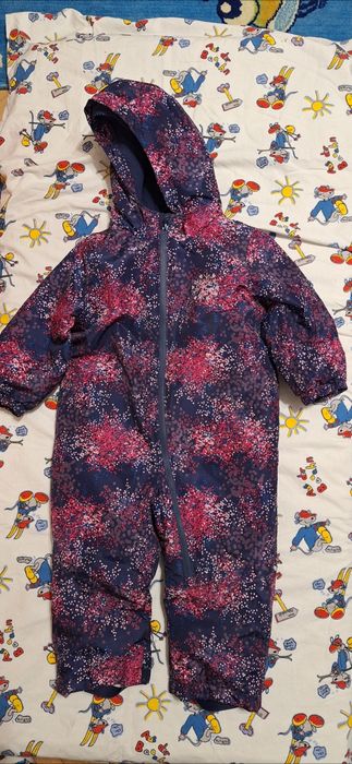 Combinezon fete,marime 92,pentru 18 luni pret 50 ron plus trasport