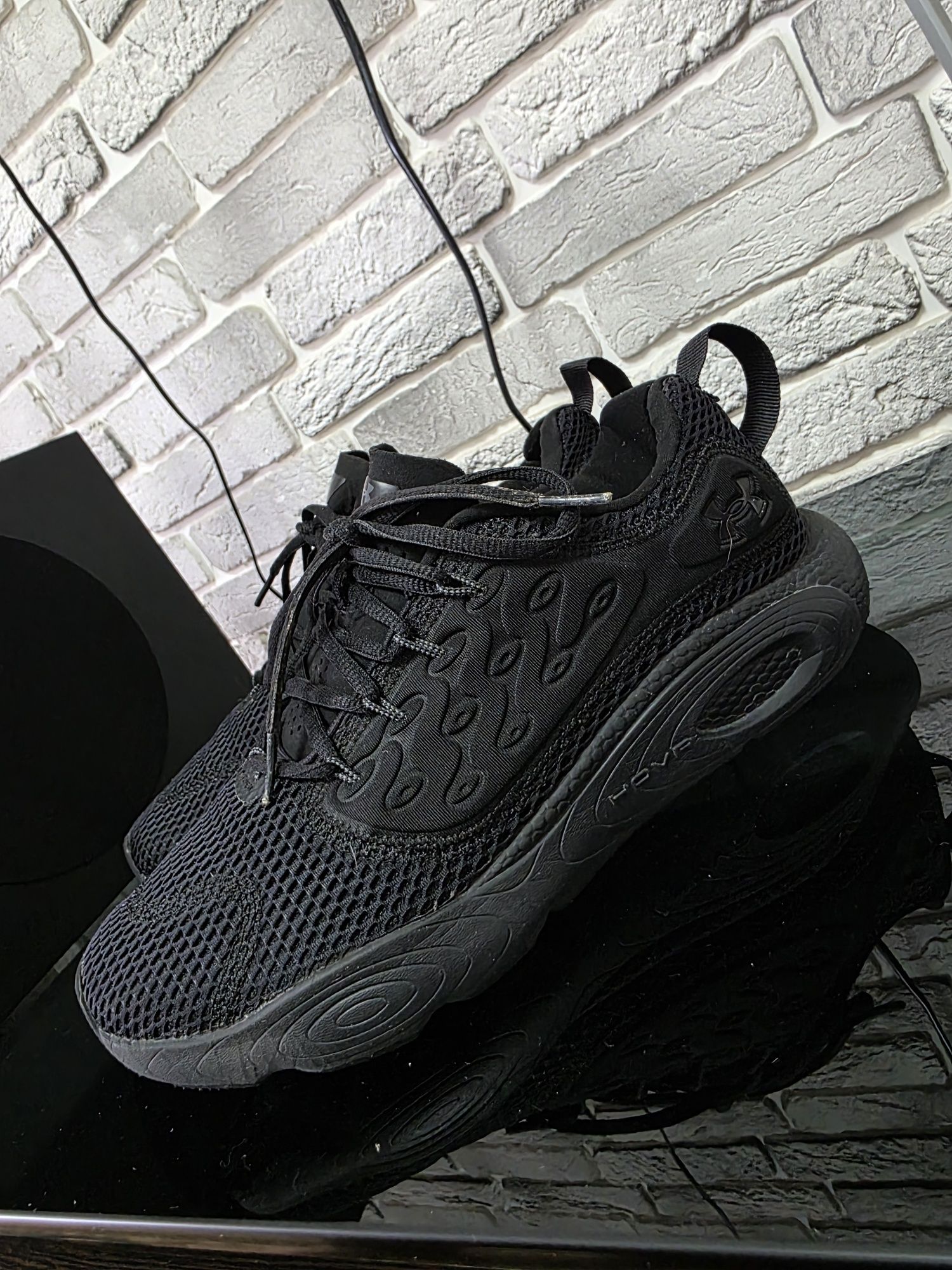 Оригинальные кроссы Under Armour