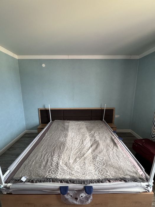 двуспальная кровать