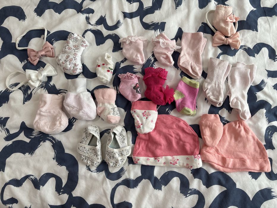 Loturi pulovere, geci, caciulite, sosete, papuci fetite 0-3l