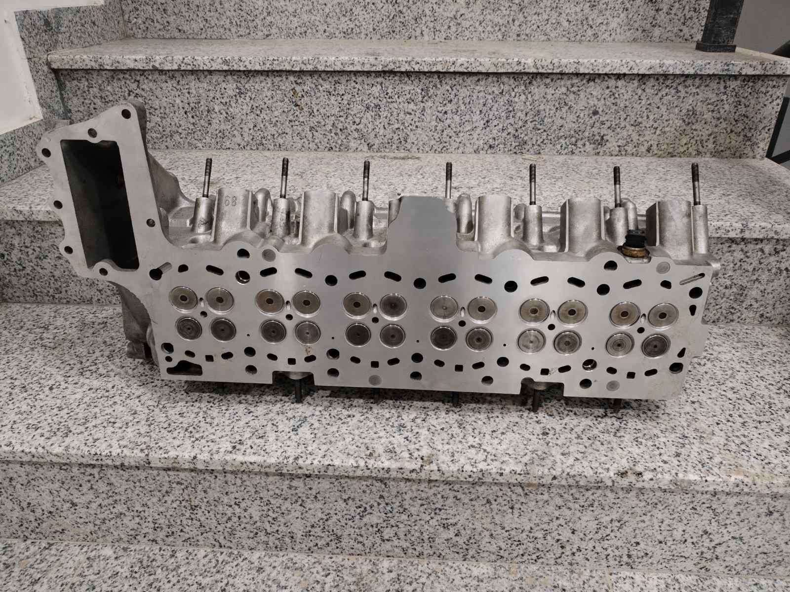 Глава за BMW E60 3.0 дизел главата е  ремонтирана изцяло
