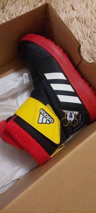 ADIDAS WinterPlay Disney Mickey ботуши като нови, оригинални, 32 номер