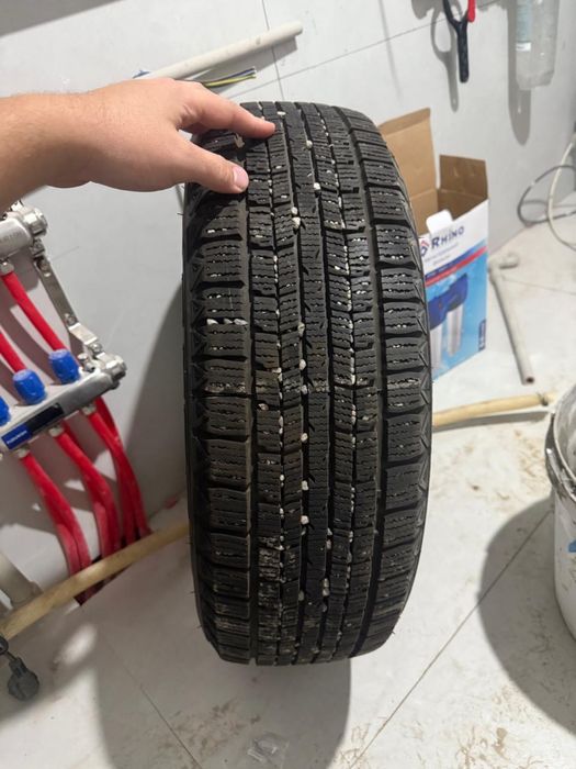 продам зимние шины в комплекте