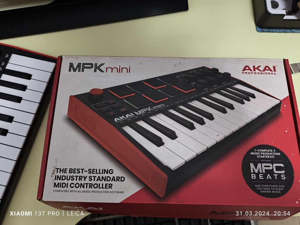 Clapă Akai MPK Mini Mk3