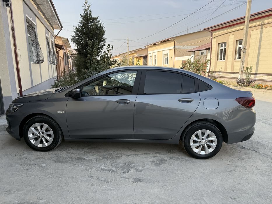 Onix  LTZ 4-pozisiya  a/t sotiladi