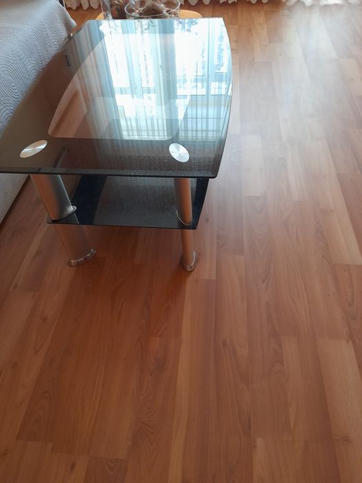 Холова стъклена масичка