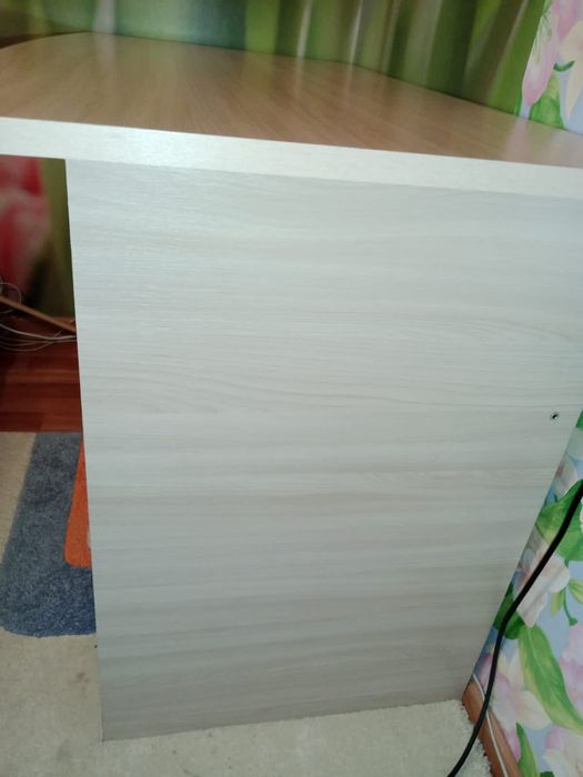 Продам стол без тумбы